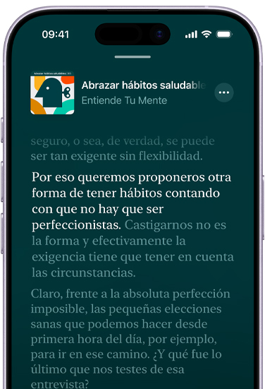 iPhone, parte frontal, la pantalla muestra una transcripción en Apple Podcasts de un episodio llamado "Abrazar hábitos saludables" del podcast "Entiende Tu Mente", el texto resaltado en la transcripción dice: "Por eso queremos proponeros otra forma de tener hábitos contando con que no hay que ser perfeccionistas.", el resto del texto de la transcripción aparece atenuado