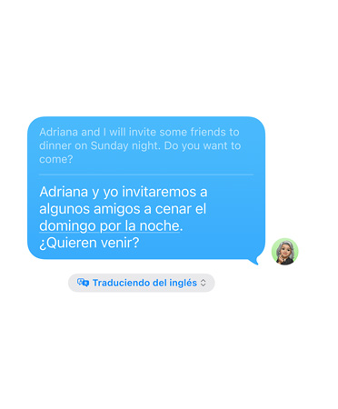 Funcionalidad Traducción en Vivo en uso en Mensajes, mostrando una traducción del inglés al español