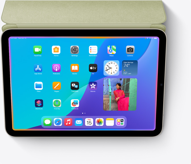 Siri uut disaini näitav iPad mini, mille ekraani serva ümbritseb hele valgus.