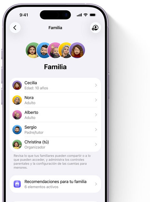 Pantalla de un iPhone que muestra la página de Familia en Configuración, con Memojis que representan a cada miembro de la familia, cada cual en su propio círculo de color, agrupados en la parte superior, esos mismos Memojis aparecen debajo en forma de lista para mostrar a los integrantes del grupo de Compartir en Familia