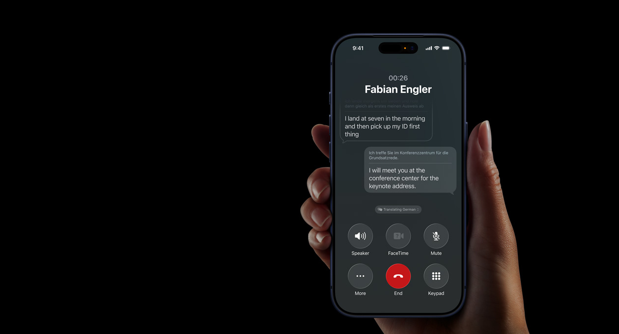 Käsi hoiab iPhone 17 Prod, millel näidatakse Apple Intelligence'i reaalajas tõlkimise funktsiooni telefonikõne ajal